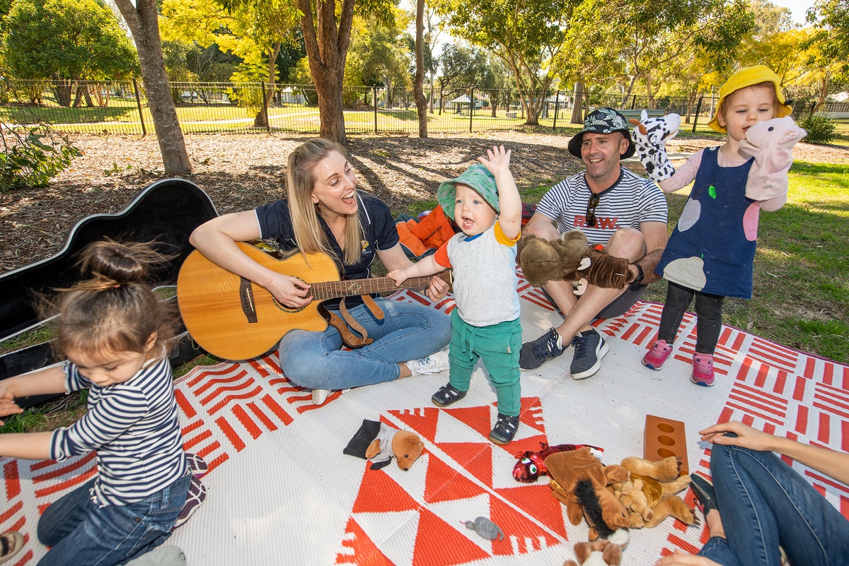 Family and Sing&Grow Music Therapist